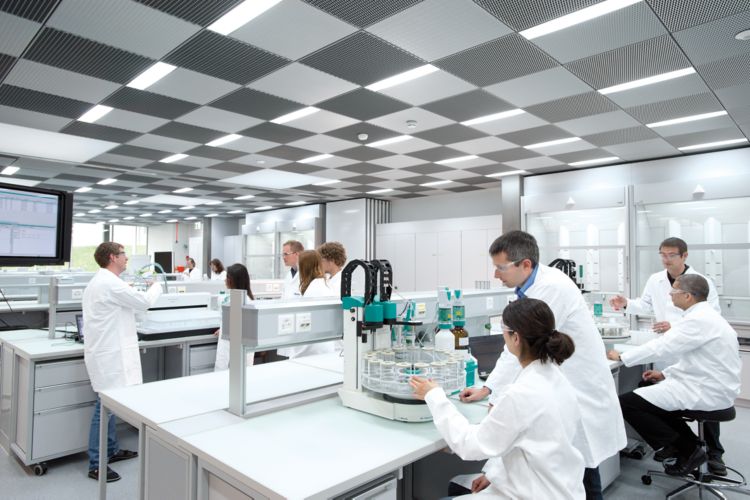 Lab workers attending a training in the training lab of the Metrohm Academy in Herisau, Switzerland (version 2)