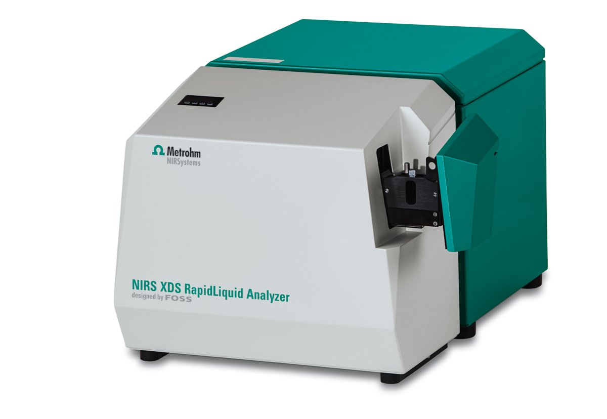 El analizador NIRS XDS RapidLiquid con una cubeta de cuarzo de 1 mm, utilizado para recolectar los espectros de muestras de surfactante.