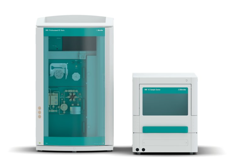 Instrumenteller Aufbau mit einem 940 Professional IC Vario ONE/SeS/PP, IC-Leitfähigkeitsdetektor (L) und dem 889 IC Sample Center (R). 