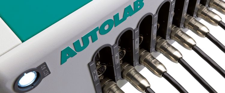 Conexões na parte trazeira do instrumento multicanal Autolab