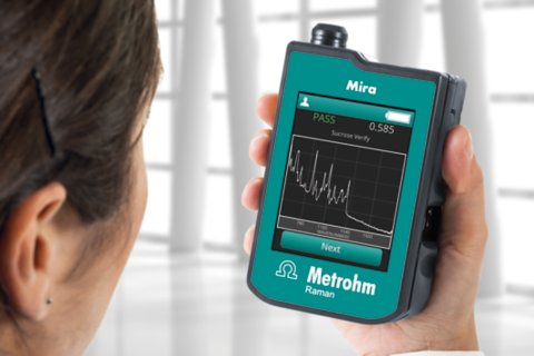 Spectroscopie Raman , Mira P, opérateur féminin