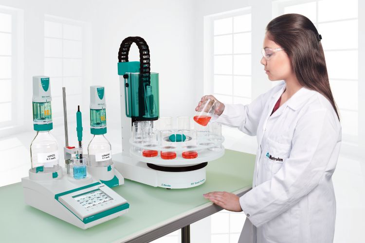 916 Ti-Touch and 810 Sample Processor with female operator