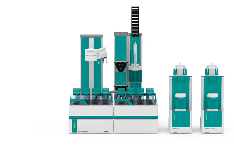 Robot de muestras con funcionalidad Dis-Cover, módulo de dosificación y valorador avanzado OMNIS equipado con dPt Titrode para la determinación del valor de peróxido.