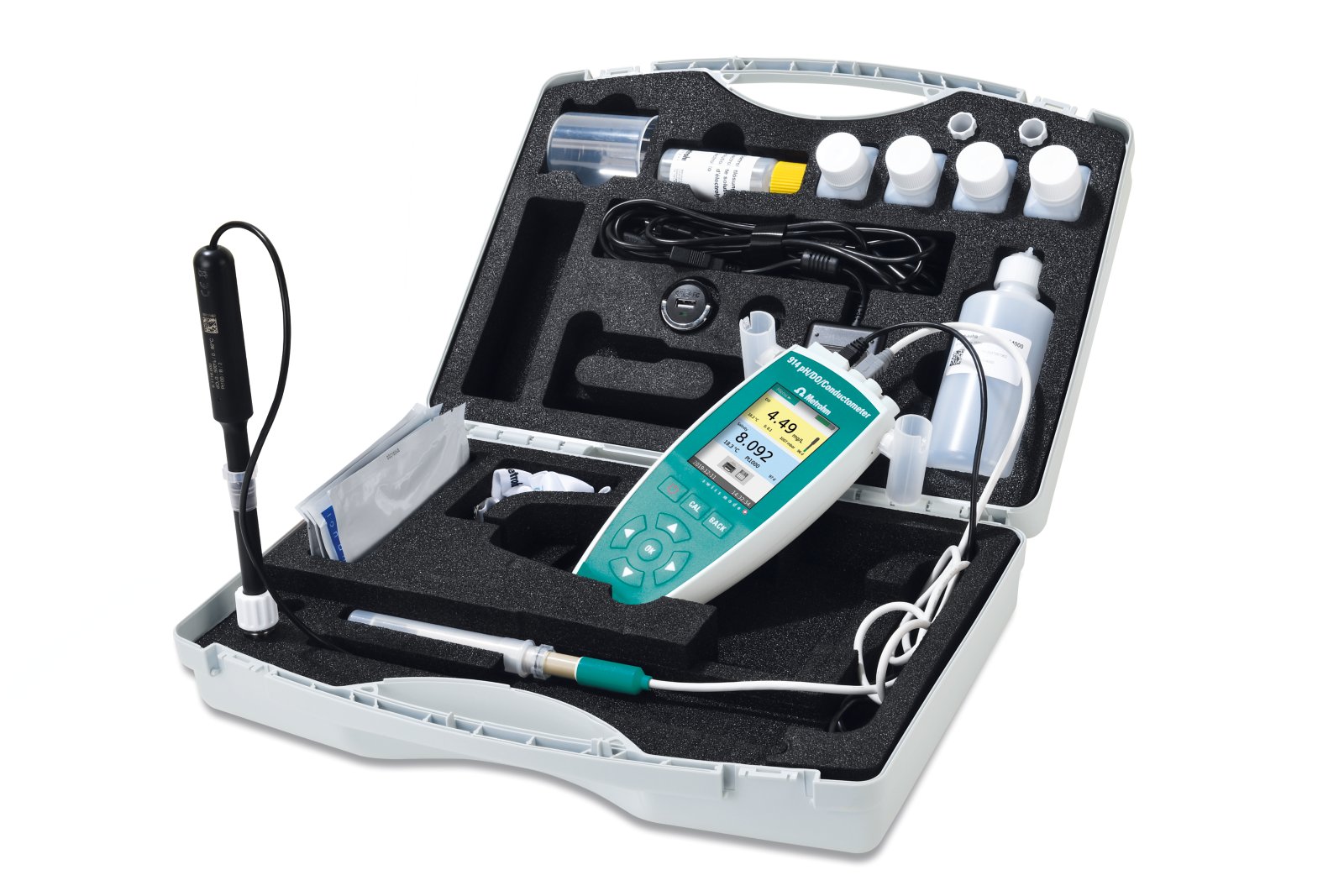 Maletín de transporte que incluye todos los accesorios y un conductómetro/pH/OD 914 equipado con un O2-Lumitrode y un sensor de conductividad para la determinación del oxígeno disuelto en una corriente de agua dulce.