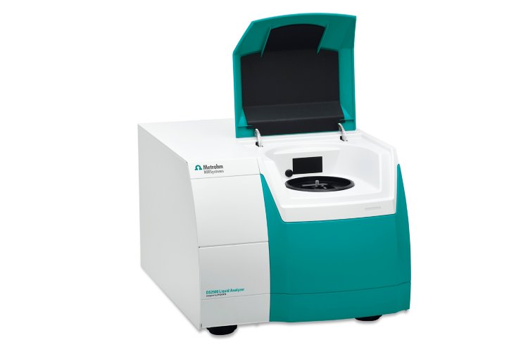 Analizador de líquidos Metrohm DS2500 para el análisis espectroscópico de infrarrojo cercano de disolventes.
