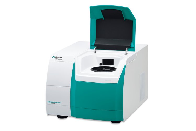 Metrohm DS2500 Liquid Analyzer used for the  determination of research octane number (RON), aromatics,  benzene, olefins, and density in reformate.