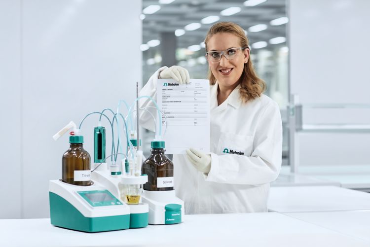 Eco KF Titrator,  Karl Fischer titration, application report, laboratory, female laboratory technician