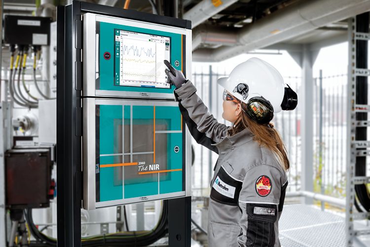Leveraging ASTM D6122 and D8340 for a Competitive Edge in Petrochemicals