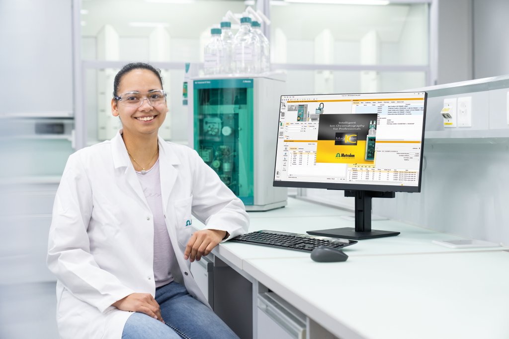 key visual, IC, ion chromatography, software, MagIC Net, method, light mode, lab, person, female, monitor, MagIC Net method, 940 ProfIC Vario, 940 Professional IC Vario, 2.940.2500