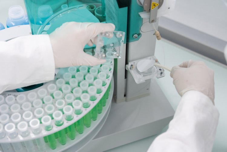 Exchanging the ultrafiltration membrane: an easy, fast process, where only the top chamber needs to be removed. The maintenance time and processed waste is minimal and only pauses the IC run for a short time. Involving for example the 941 Eluent Production Module and combining Inline Ultrafiltration with Inline Dilution or MiPT enables 24/7 operation time with only short interruptions at certain intervals.