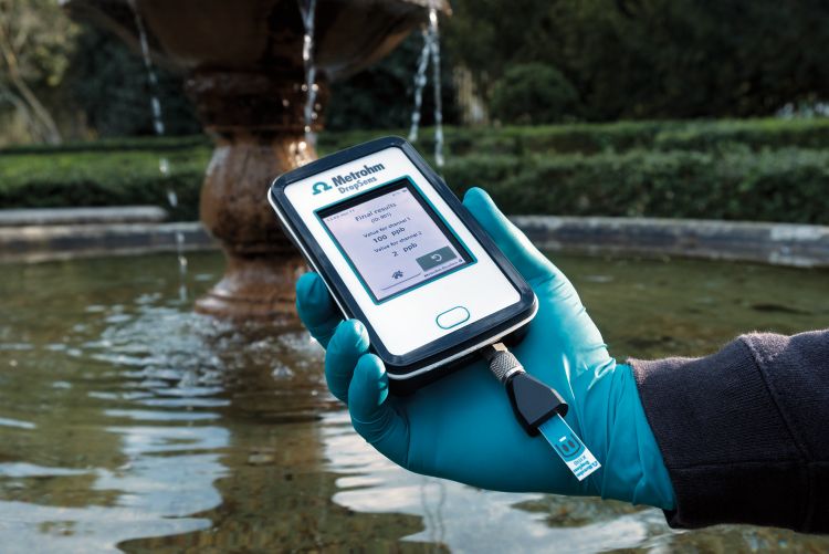 Maßgeschneiderter Handheld Electrochemical Reader - DropStat Plus