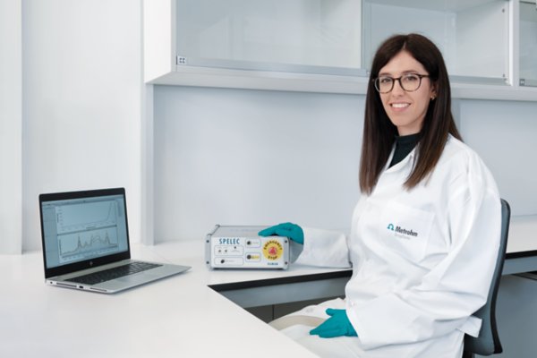 Solução integrada de espectroeletroquímica: potenciostato, espectrômetro e fonte de luz, tudo em um único instrumento