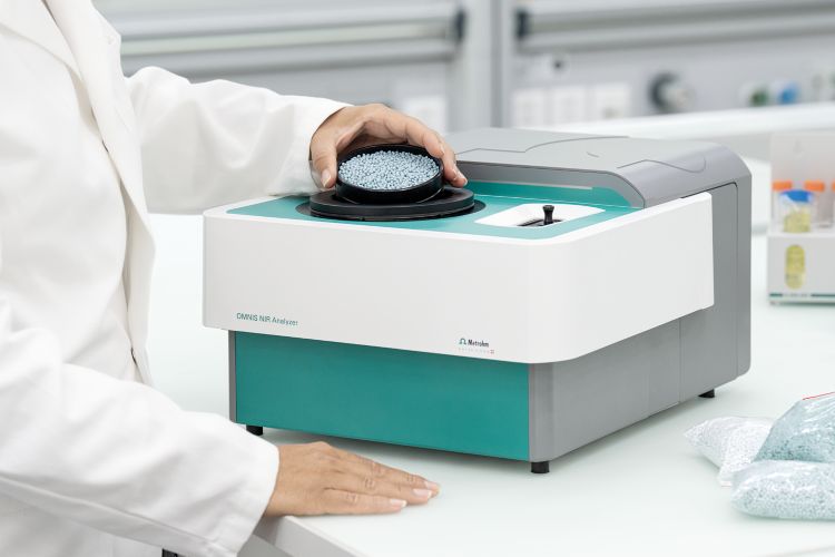 OMNIS NIRS, OMNIS NIR Analyzer, Liquid/Solid, Polymer Analysis, Large Cup