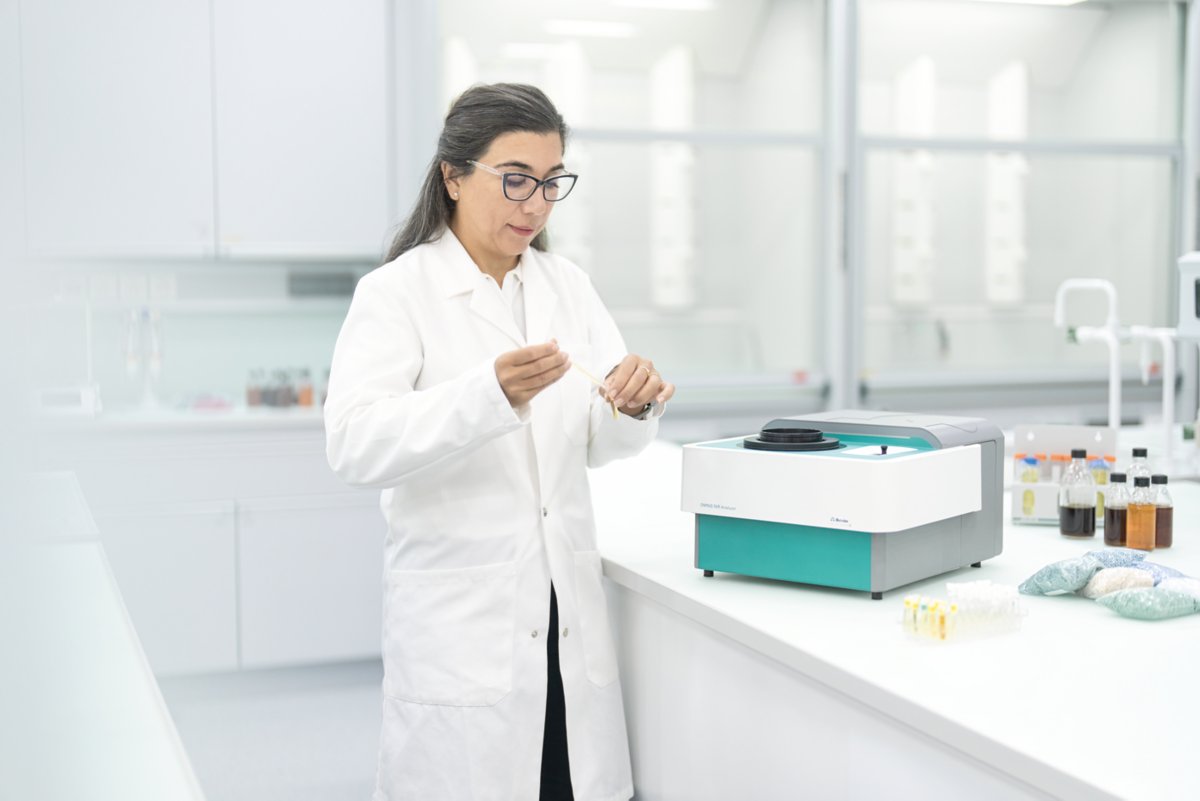 OMNIS NIR-Analyzer können innerhalb von Sekunden mehrere chemische und physikalische Eigenschaften von Speiseölen gleichzeitig messen.