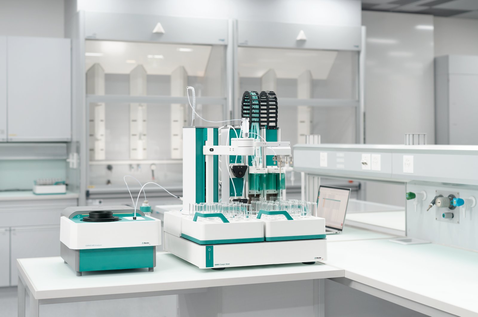Automation for OMNIS NIRS: OMNIS NIR Analyzer with OMNIS Sample Robot