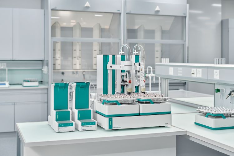 OMNIS titration and dosing modules with sample robot