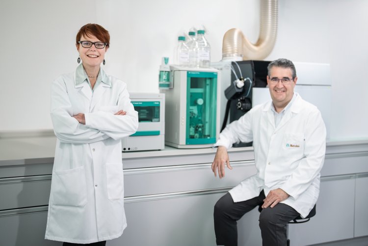 key visual, ion chromatography, IC, hyphenation, IC-ICP-MS, IC-ICP/MS, software, MassHunter, Metrohm driver for IC and Agilent ICP-MS, ICP-MS, ICP/MS, Agilent, VAR, value-added reseller, lab, person, female, male, 889, 930, 930 Compact IC Flex