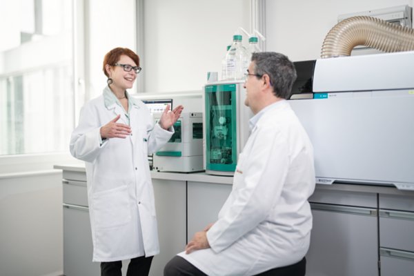 key visual, ion chromatography, IC, hyphenation, IC-ICP-MS, IC-ICP/MS, software, MassHunter, Metrohm driver for IC and Agilent ICP-MS, ICP-MS, ICP/MS, Agilent, VAR, value-added reseller, lab, person, female, male, 889, 930, 930 Compact IC Flex