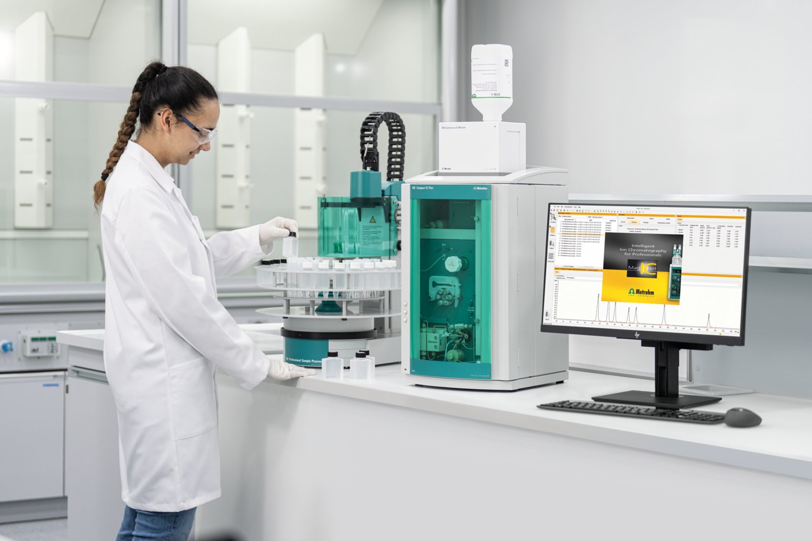 key visual, IC, eluent, continuous, ion chromatography, 948, Eluent Production, CEP, IC Module, 2.948.00010, HydrIC, Eluent Producer, hydroxide, supelco, merck, 930, Compact IC Flex, 858, Sample Processor, vial, 50 mL, rack, MagIC Net, person, lab, female