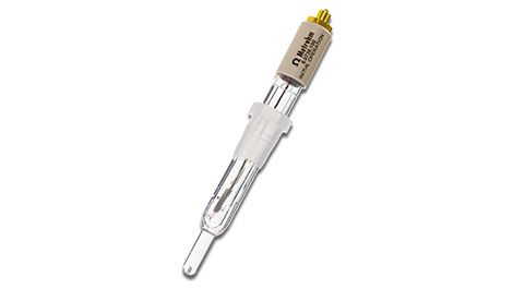 Double-junction ag/AgCl reference electrode voltammetry