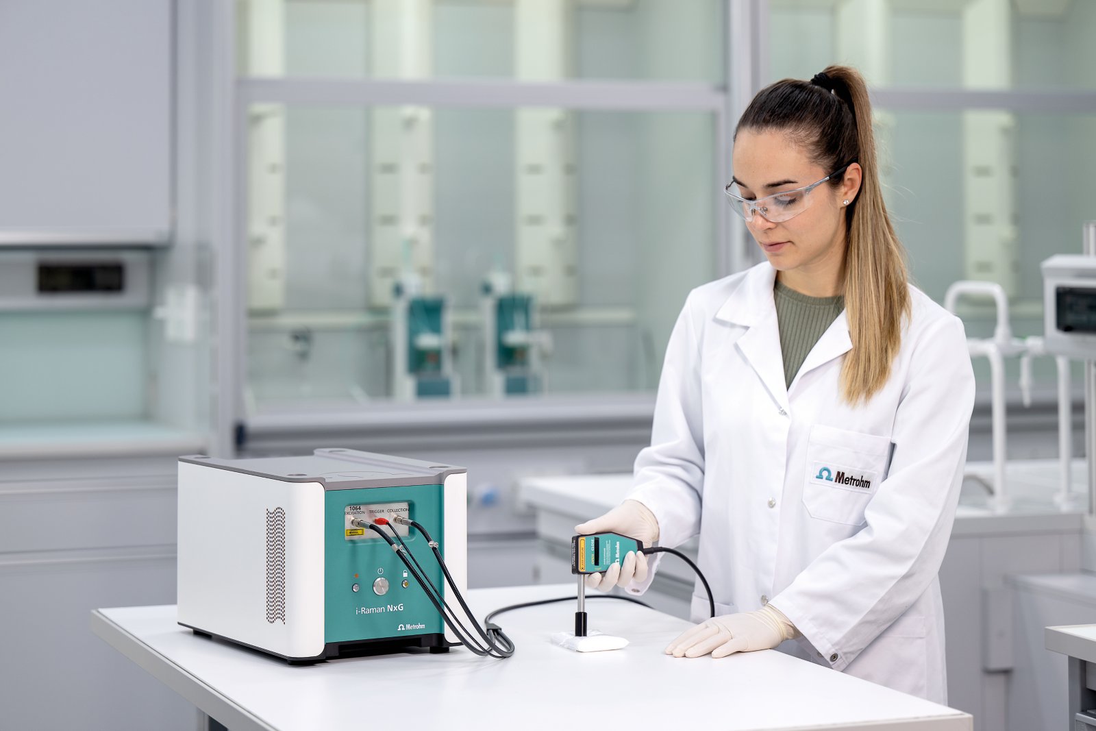 Raman spectrometer, laboratory Raman, 1064 nm excitation, material verification, substance identification, i-Raman, NxG, qualitative analysis, quantitation, benchtop, fingerprint spectrum, high throughput, fiber optic probe