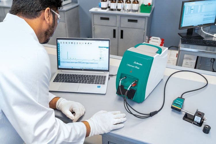 i-Raman Plus, Raman spectroscopy, Fiber Optic Probe, SpecSuite Software, 532nm, 785nm, laboratory, research and education, quality control, material identification and verification, cuvette holder