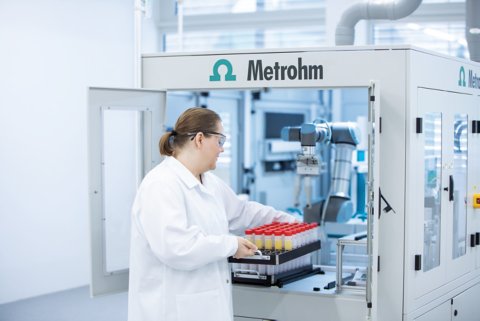 Lab Robotics, TAN, TBN, Cobot, female, person, sample rack