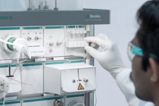 Close-up of OMNIS IC
