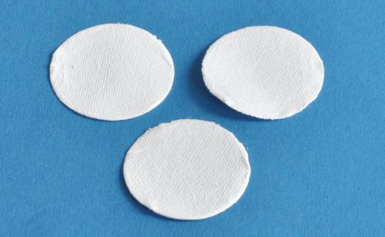 Substrate made of quartz for liquid samples