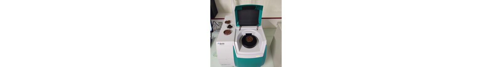 DS2500 Solid Analyzer avec des échantillons de selles humaines.