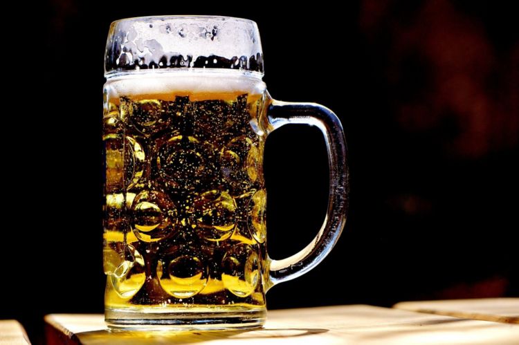 Online determination of alkalinity and hardness in process and make up water for beer production