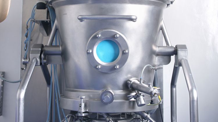 In-line moisture determination in a fluid bed dryer using NIR