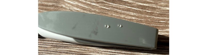 Grey plastic pen, burned with a 1064 nm system and identified as polystyrene with MIRA XTR DS. 