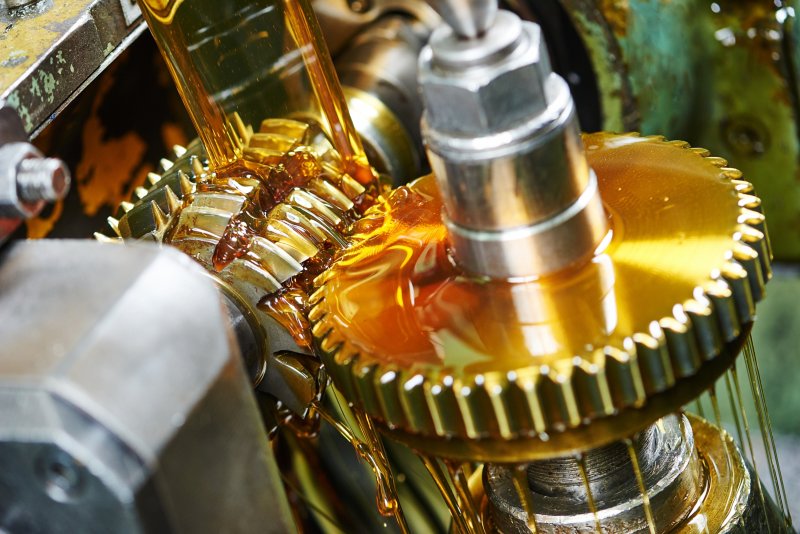 metalworking industry: tooth gear wheel machining by hob cutter mill tool, lubricants