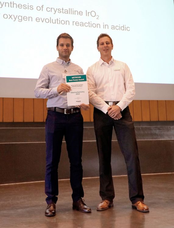 Marko Malinović and Sandro Haug (Deutsche METROHM GmbH & Co. KG) at the Electrochemistry 2022 Best Poster Award ceremony.