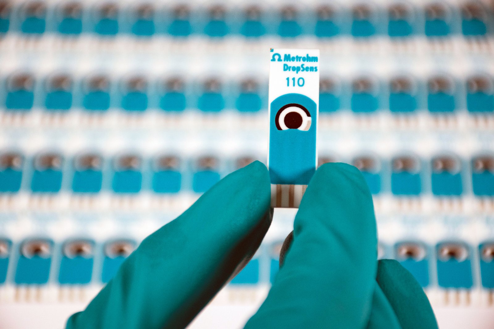 Screen-printed electrodes are disposable devices that are specially designed to work with microvolumes of sample.