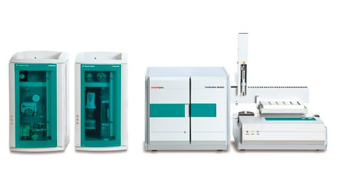 Configuración de CI de combustión que consta de un CI flexible compacto 930 (2.930.2560), un módulo de absorción 920 (2.920.0010), un módulo de combustión (horno + ABD, 2.136.0700) y un muestreador automático MMS 5000 (2.136.0800) configurado para muestras sólidas (6.7302.000). 