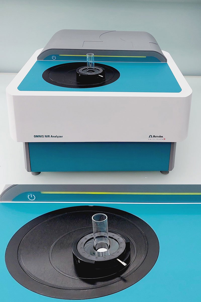 OMNIS NIR Analyzer Solid mit 15 mm Küvette und flexiblem Halter OMNIS NIR.