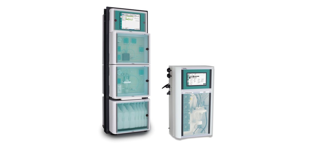 Some of the Metrohm Process Analytics analyzers  capable of determining the ammonia concentration online. Left:  2060 Process Analyzer, right: 2026 Titrolyzer.