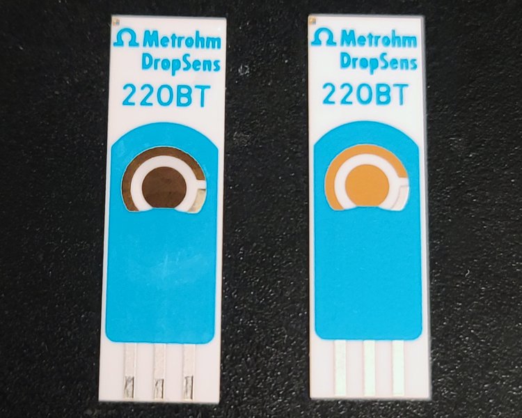 Surface of the WE before (left) and after (right)  electrochemical roughening.