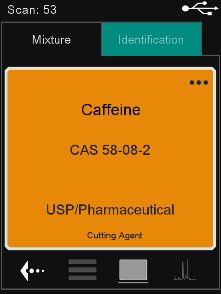 Schermata reale dell'identificazione della caffeina in Yaba con MIRA DS. La caffeina è una sostanza chimica comunemente associata a droghe illecite. Lo sfondo di avviso giallo fornisce informazioni immediate e utilizzabili sulla natura del campione. 