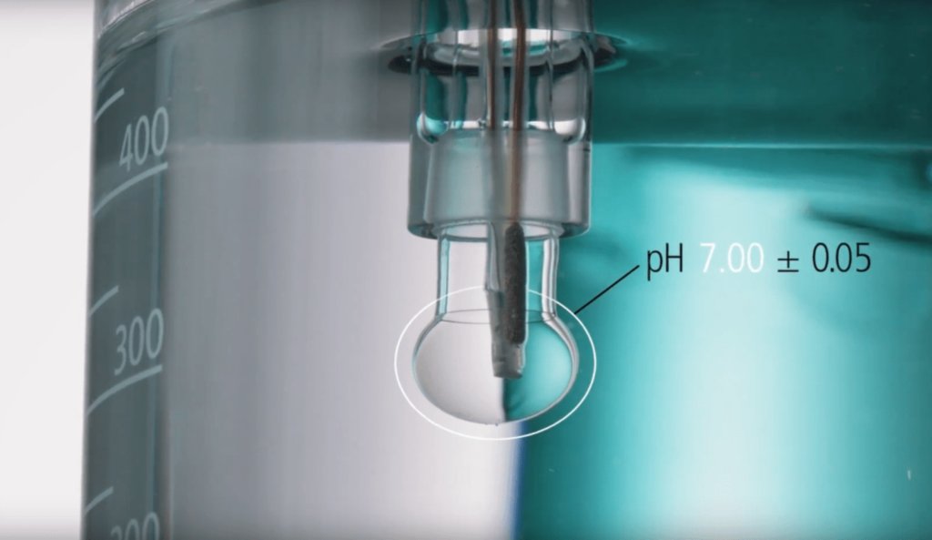 https://metrohm.scene7.com/is/image/metrohm/electrode-immersion?qlt=85&ts=1751951763821&dpr=off