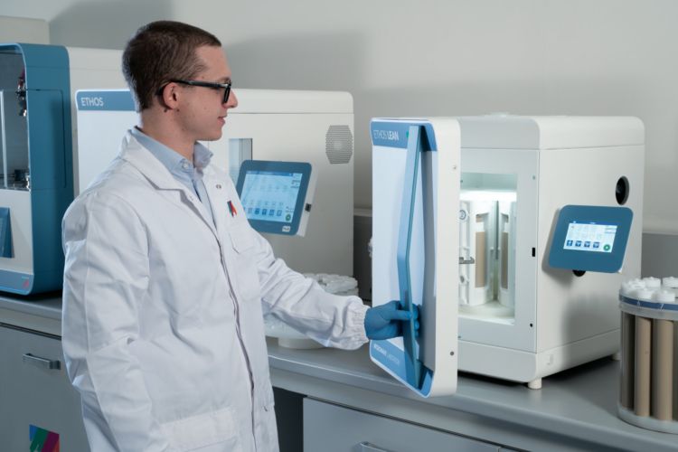 Thiết bị vi sóng phòng thí nghiệm ETHOS LEAN