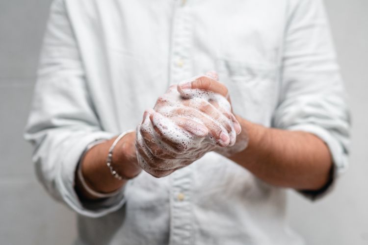 Easy quality control of detergents and hand sanitizers with NIRS