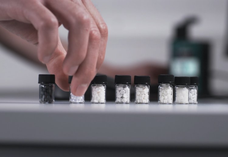 Colored polymer pellets in vials ready to be analysed with the MIRA XTR from Metrohm